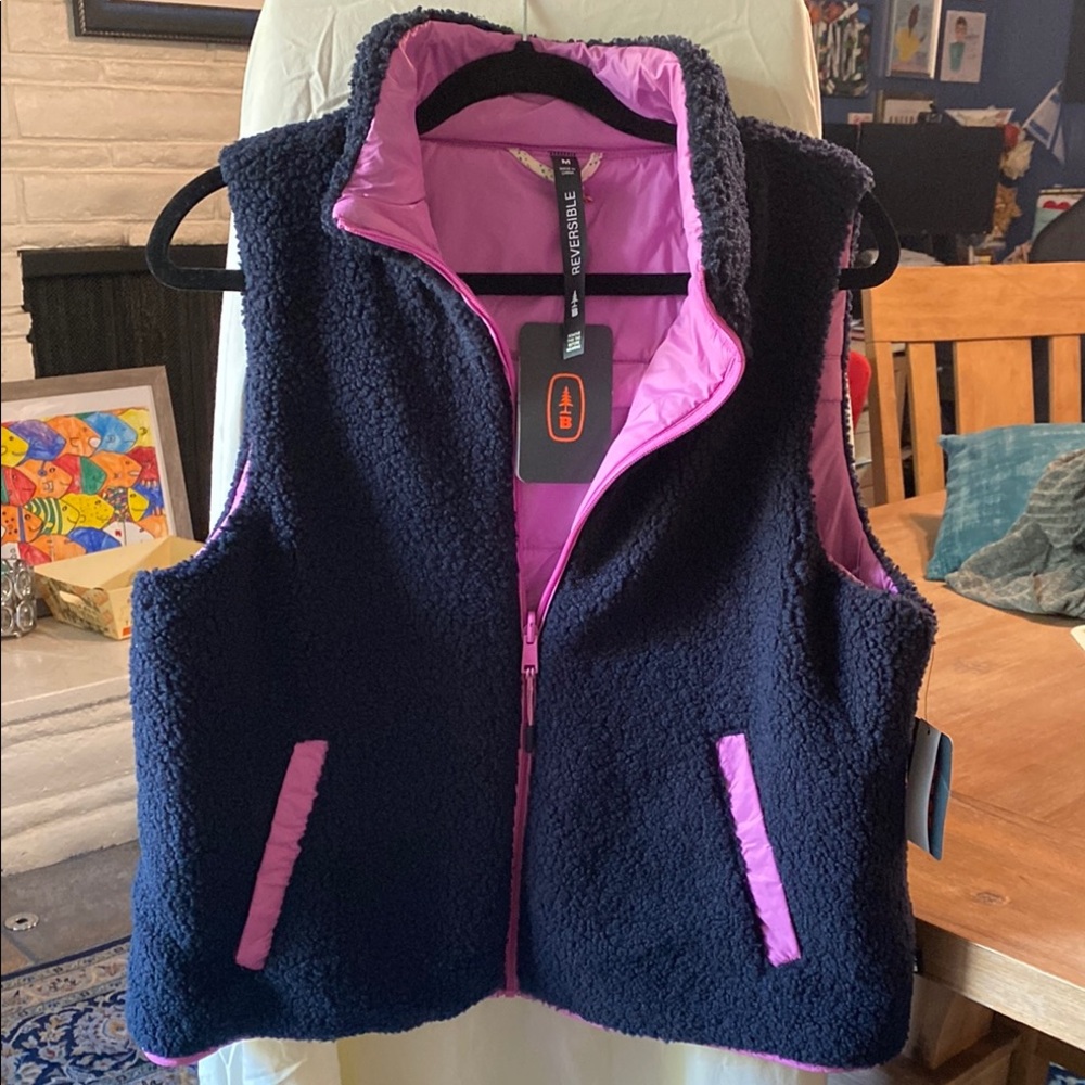 BASS OUTDOORS BNWT Navy and Pink Sherpa Vest - M/L